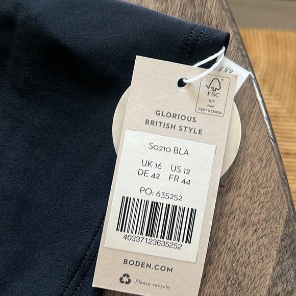 Boden Rashguard Size 12US - Picture 3 of 4